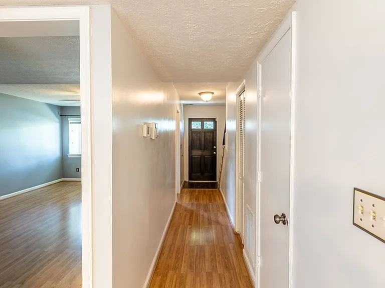110 Woodlake Dr — Photo 6