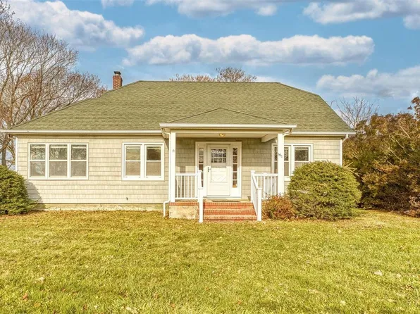 660 Reeves Avenue, Riverhead, NY 11901