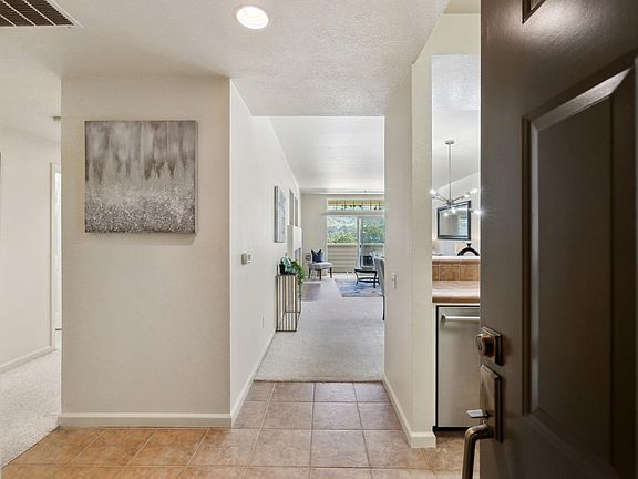 4th image of 114 Crescent Ct