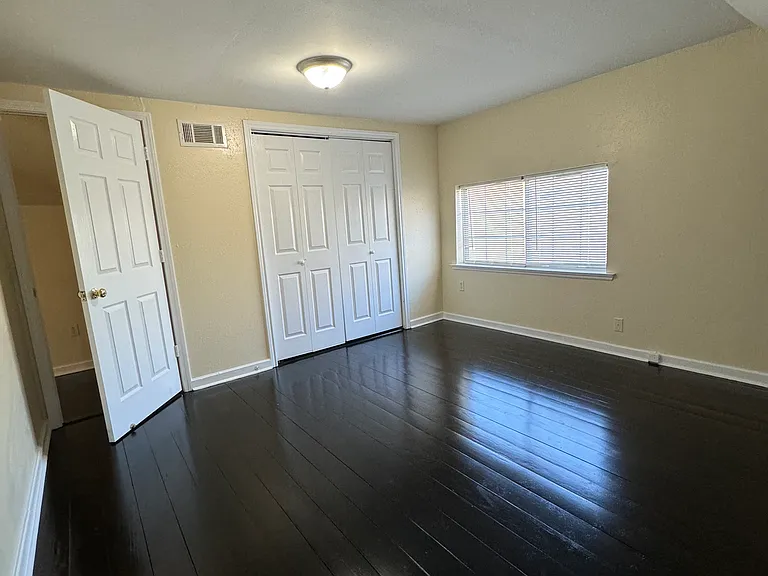 710 Mazant St — Photo 10