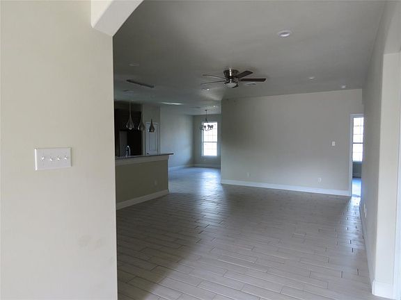 3rd image of 831 Fuller Ave