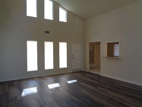 4th image of 11815 Gardenglen Dr