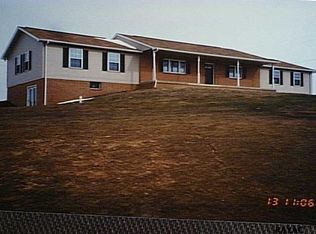 19 Lowe Rd, Fawn Grove, PA 17321