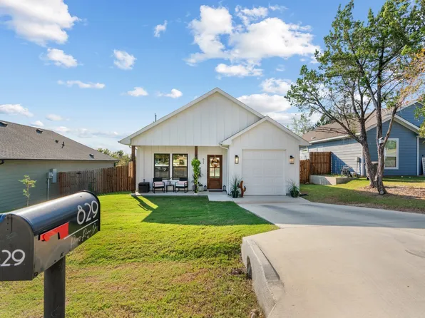 829 N Pecos River Dr, Granbury, TX 76048