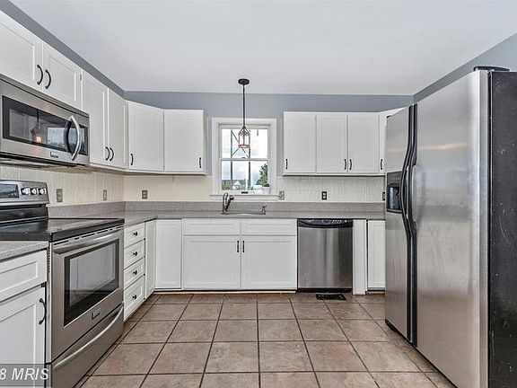 Fantastic Kitchen with SS Appliances