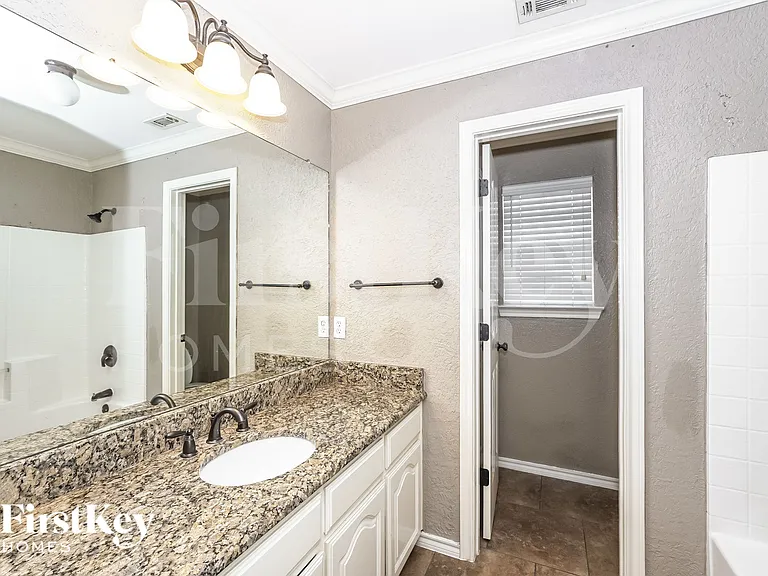 1321 Lyra Ln — Photo 14