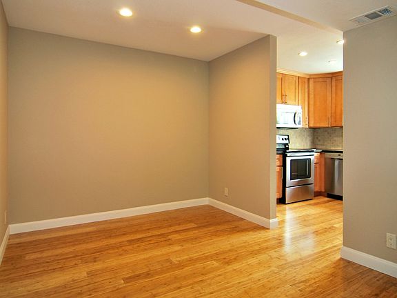 3rd image of 440 Canyon Oaks Dr APT B