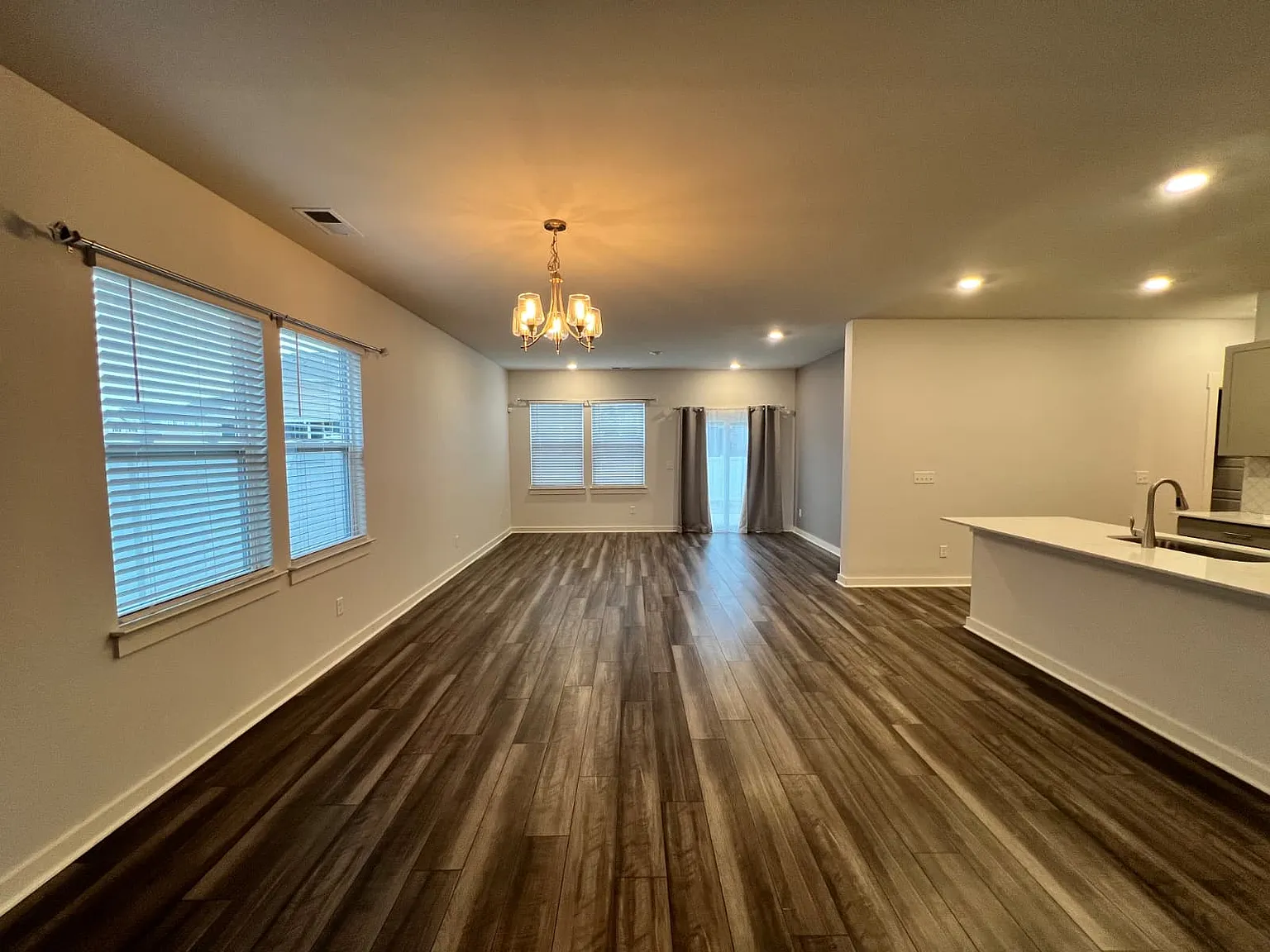 527 Torrey Pines Ln — Photo 4