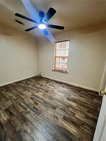 1226 Port St — Photo 5