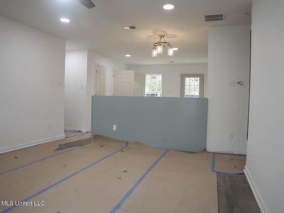 4th image of 190 N Walthall St