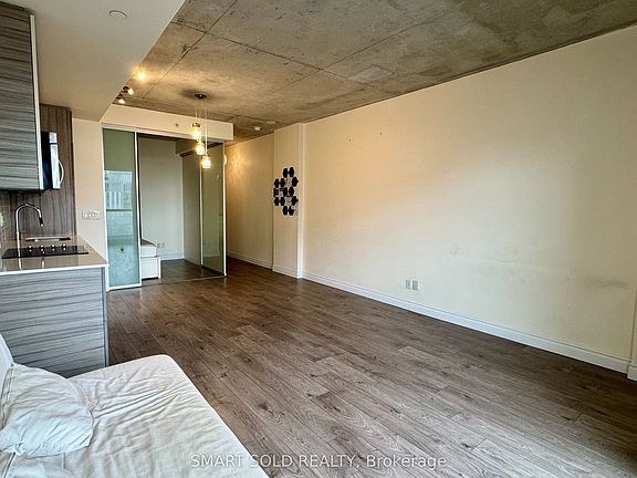 5th image of 210 Simcoe St #1007
