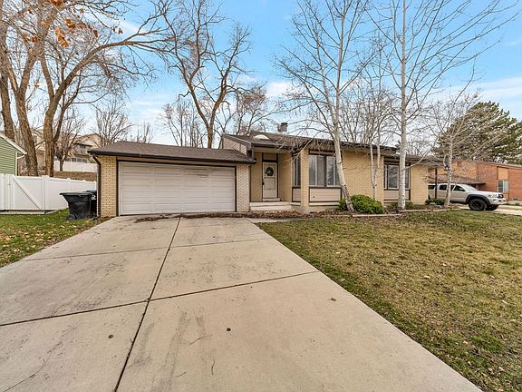 2nd image of 1358 E Merritt Cir