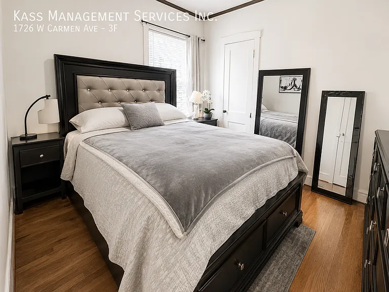 1726 W Carmen Ave #3F — Photo 2