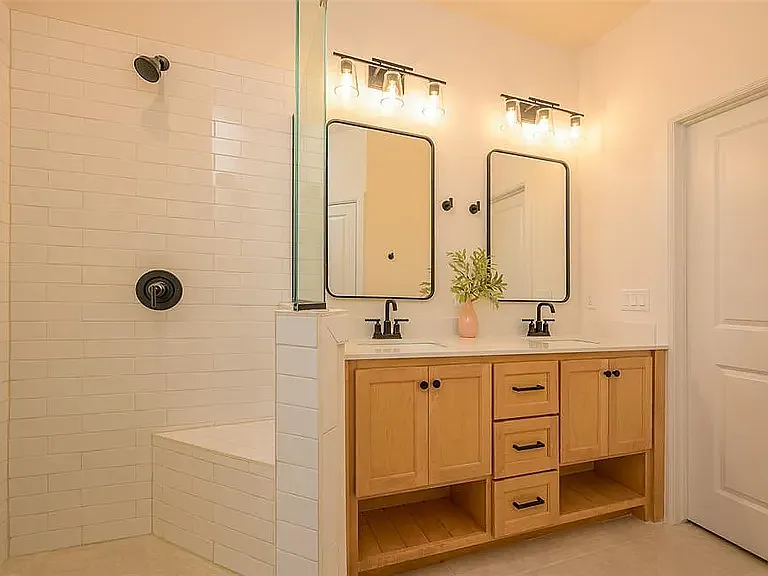 629 Harbor Town Dr — Photo 19