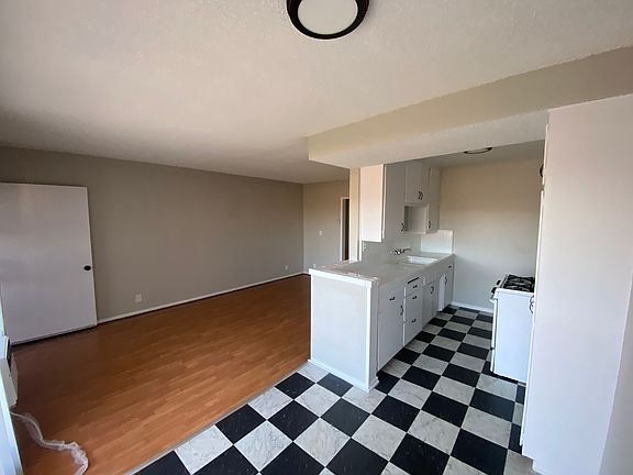 3rd image of 1635 N Hobart Blvd #21