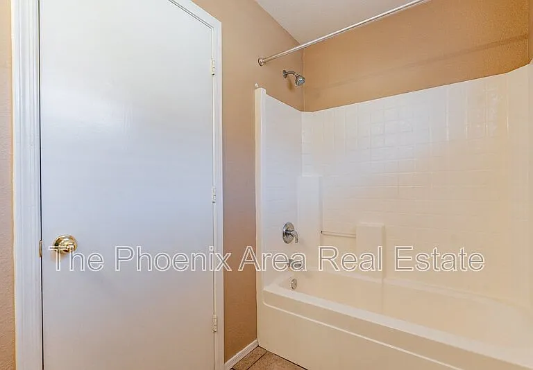 1261 N Balboa Dr — Photo 18