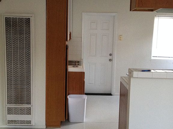 3rd image of 4113 Ingraham St