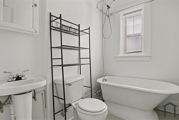 2nd image of 325 Alexander St Unit 29