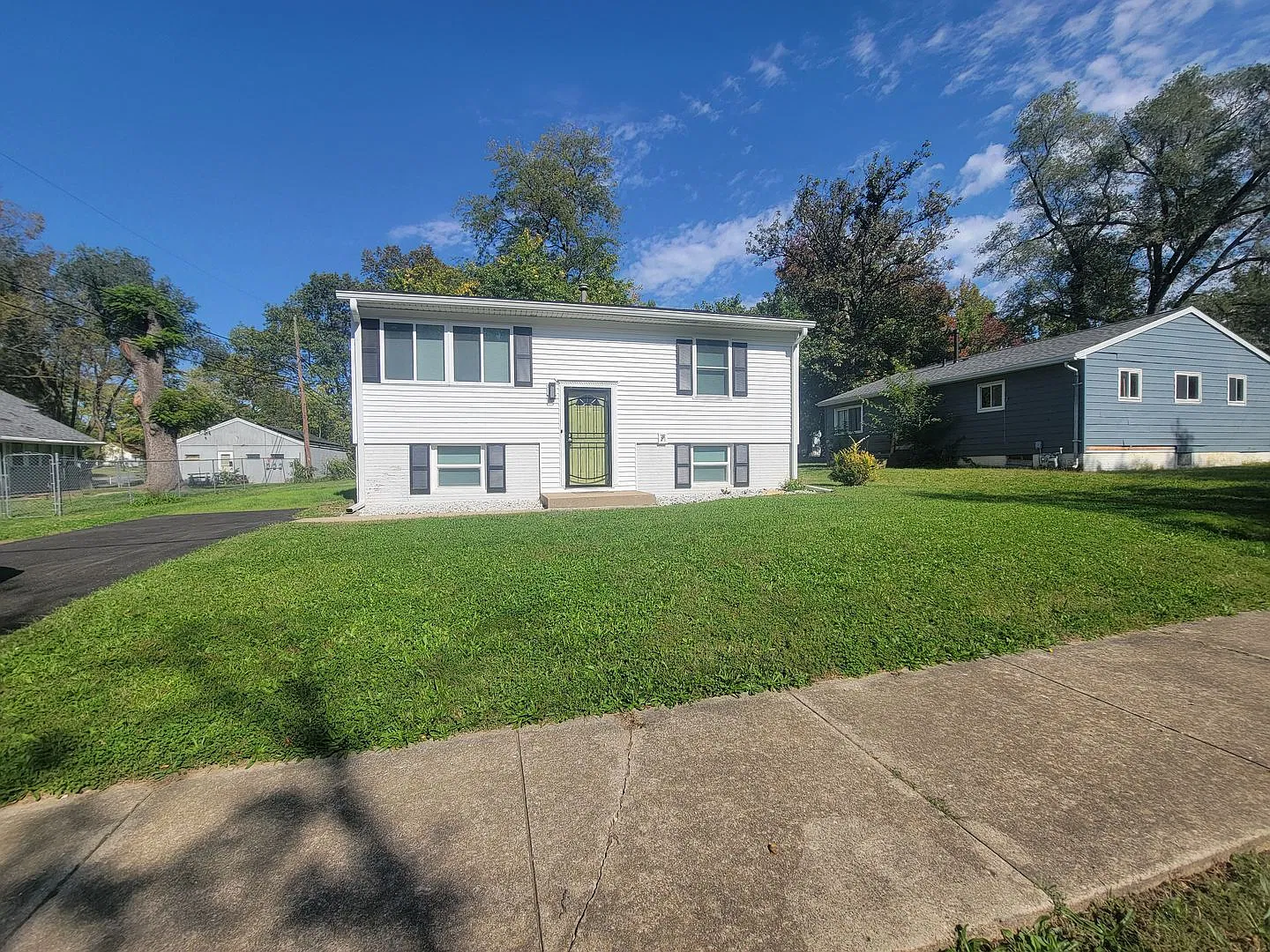 Don't Miss this 3 Bedroom / 1.5 BA Home! — Photo 2
