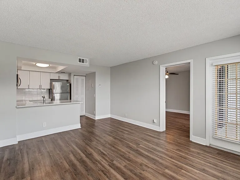 714 Executive Center Dr #13-4-13 — Photo 2