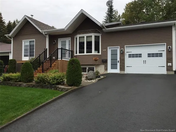 56 Des Gouverneurs St, Edmundston, NB E3V 4H5