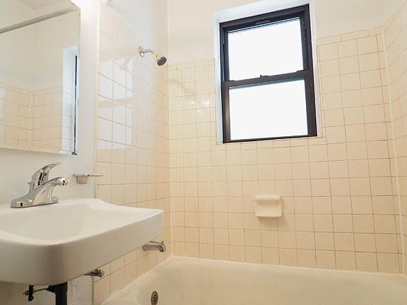 5th image of 948 W Cuyler Ave APT 314
