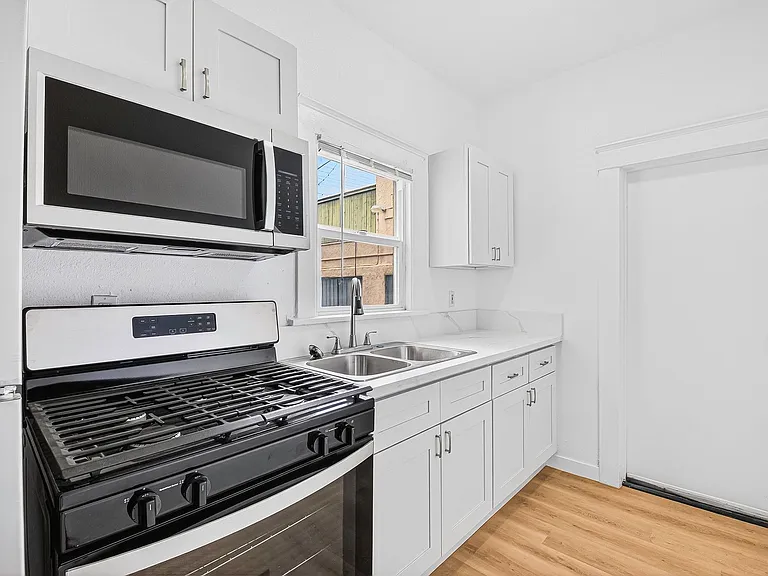 905 Cherry Ave. — Photo 4