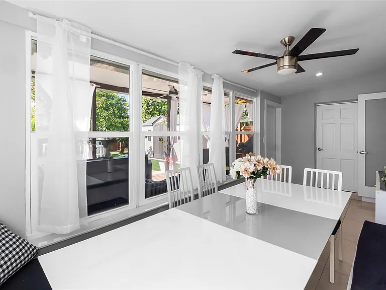 1341 NW 5th Ave — Photo 16