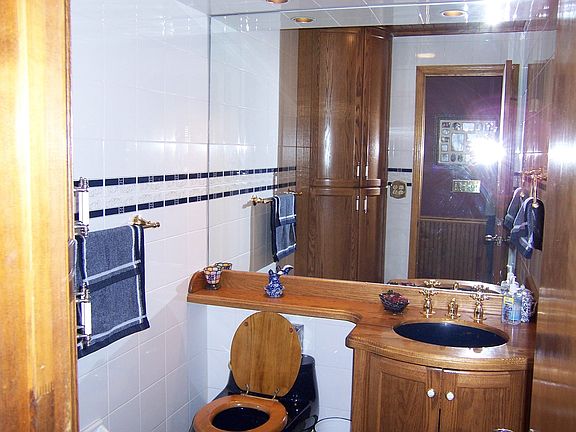 CUSTOM 1/2 BATH