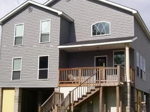 20 Carroll Dr, Chalmette, LA 70043