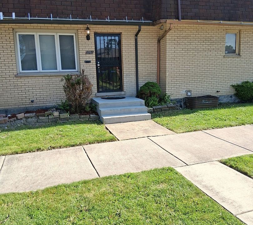 1st image of 215 E 90th Pl