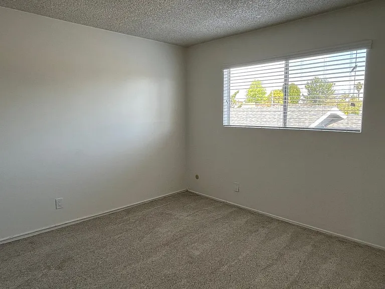 4377 Marlborough Ave — Photo 12