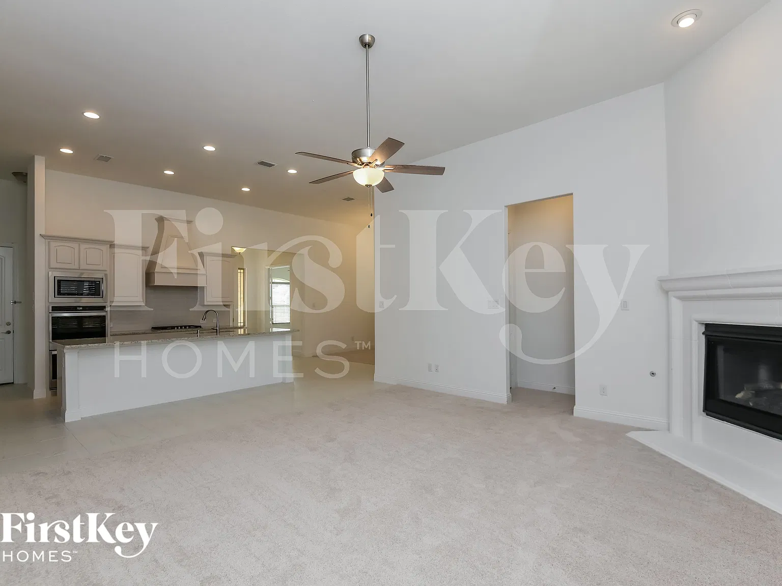 3 bed, 2.0 bath, 2451 sqft, $3,260 — Photo 4
