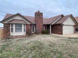 405 W Overholt Dr, Sand Springs, OK 74063