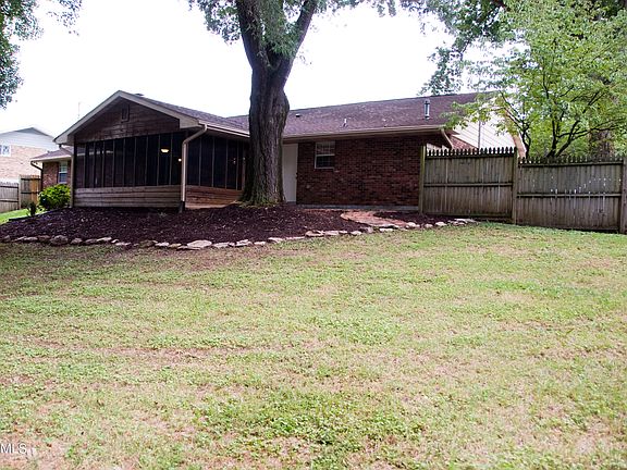 5th image of 8113 NW Bennington Dr