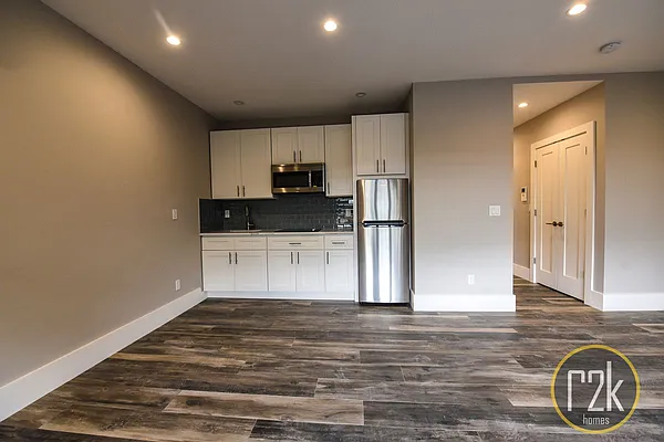 Rented by Realty 2000 Corp | media 13