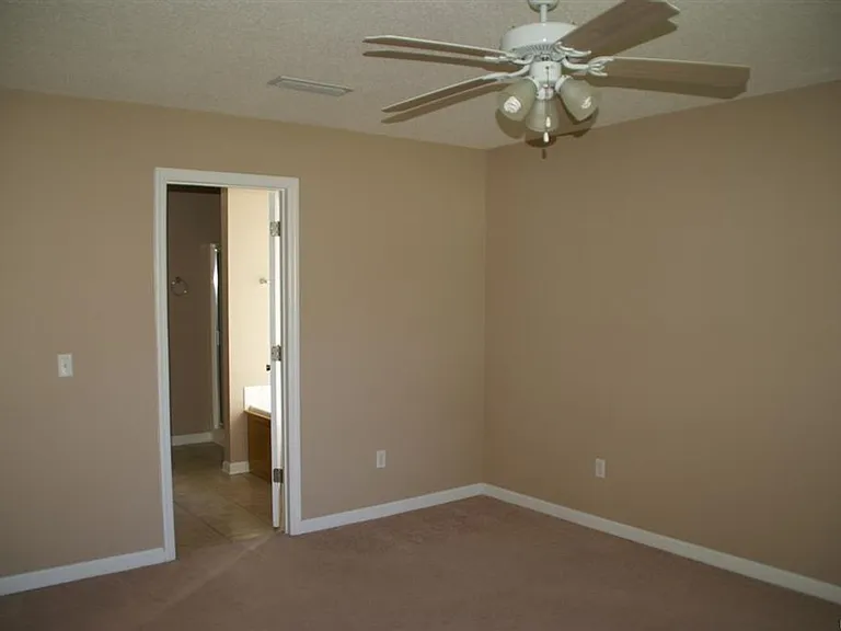 202 Riverview Dr — Photo 9
