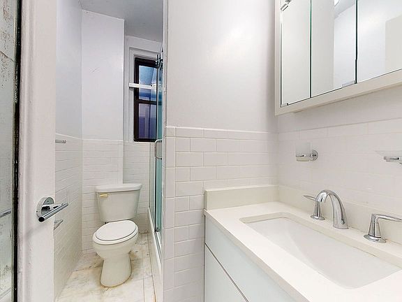 4th image of 140 E 46th St APT 9P
