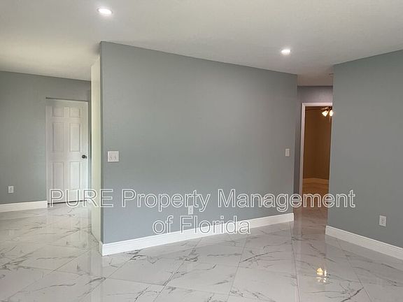 4th image of 1137 NE 9th Ave