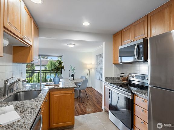 5th image of 10110 NE 60th Street #101