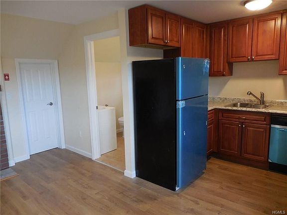 4th image of 11 Chalefs Ln