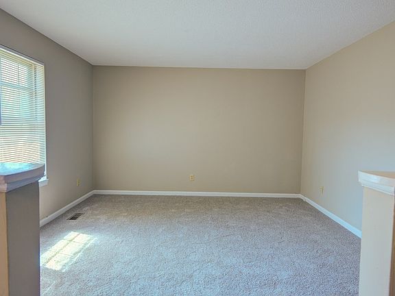 4th image of 127 Carrie Dr NW