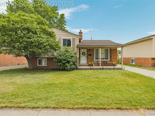 31516 Saint Margaret St, Saint Clair Shores, MI 48082