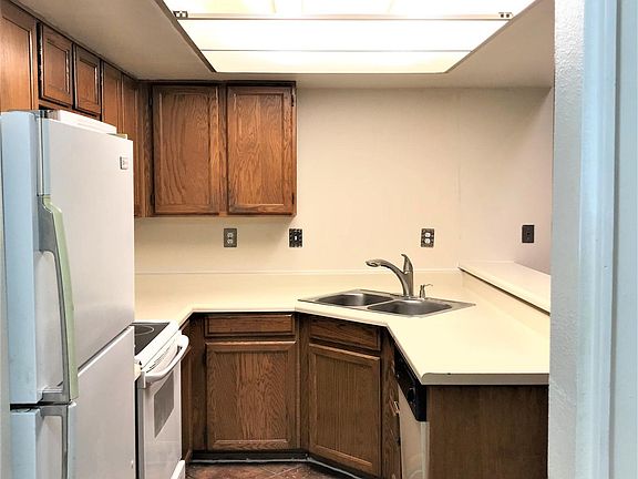3rd image of 1432 W Emerald Ave Unit 735