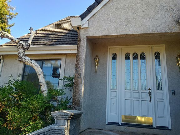 2nd image of 531 Aurora Pl
