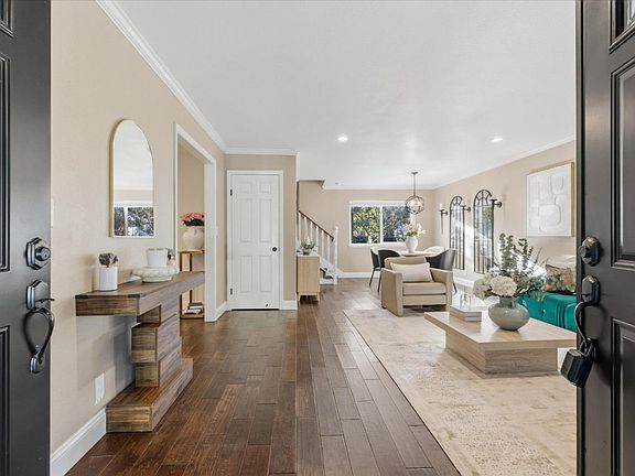 4th image of 440 Carlos Ave