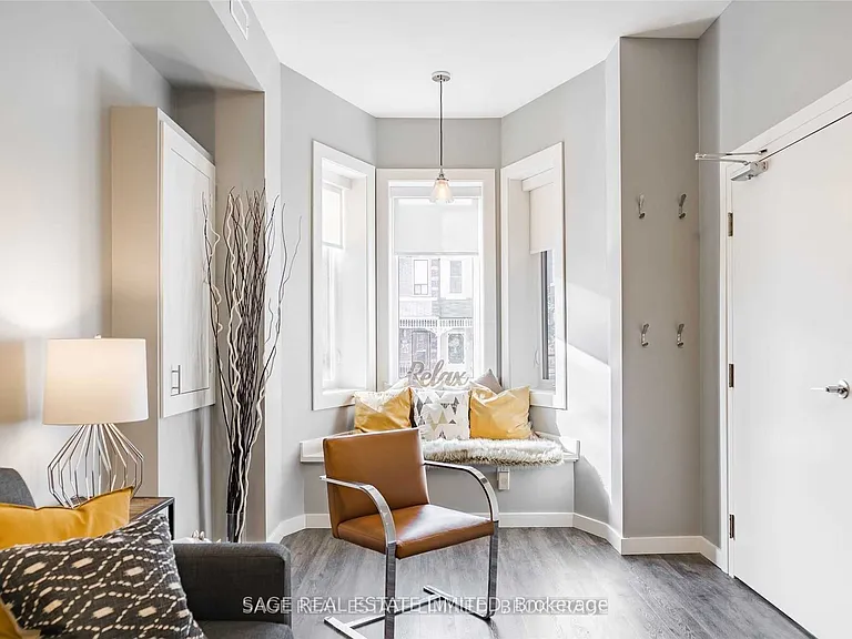 247 Lisgar St — Photo 2