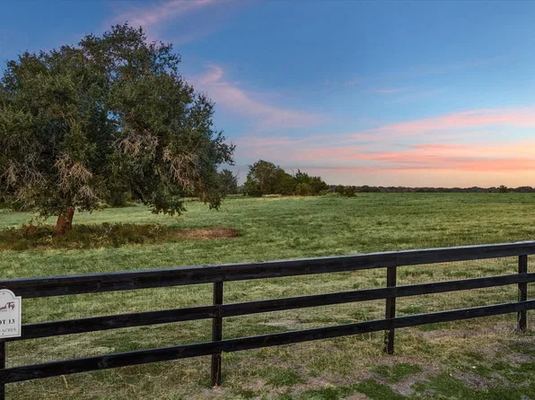 14 Round Top Rd, Round Top, TX 78954