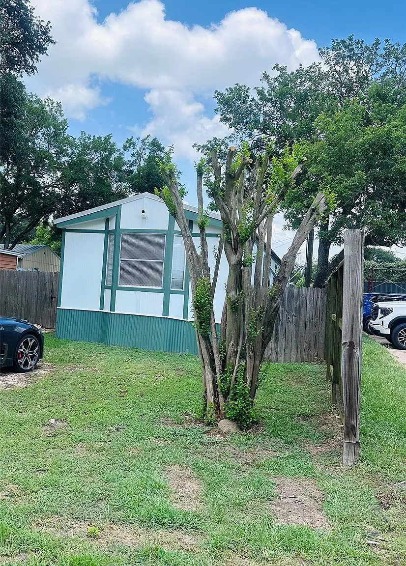3 bed, 2.0 bath, 1064 sqft, $1,200 — Photo 3