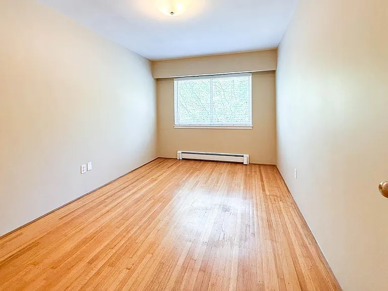 461 W 16th St #102 — Photo 17